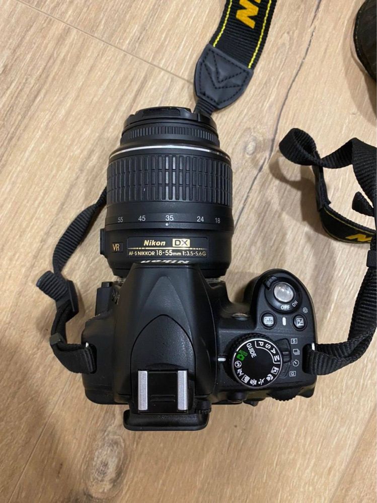 Nikon D3100 з китовим обєктивом 18-55, чохлом, батарейками, зарядним