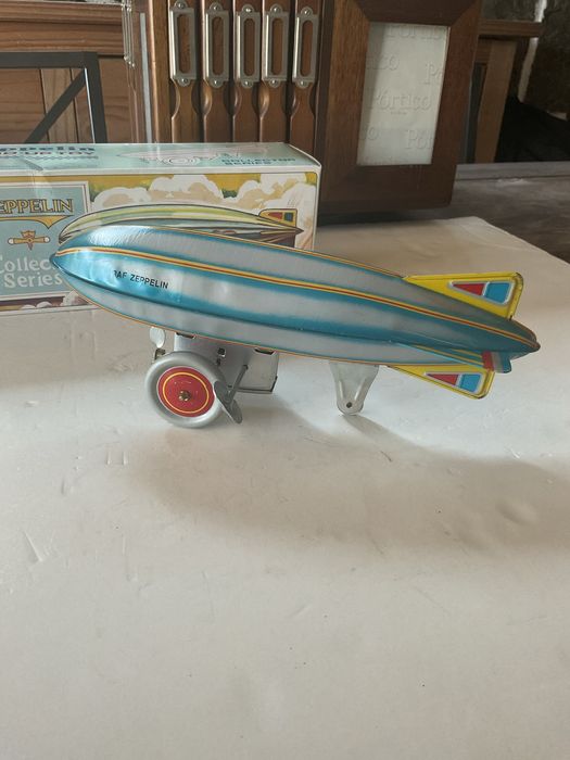 Zeppelin de corda vintage