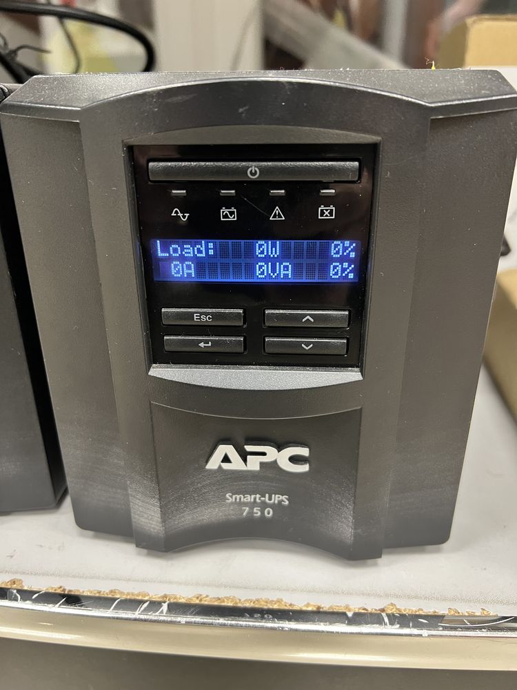 APC Smart-UPS 750
