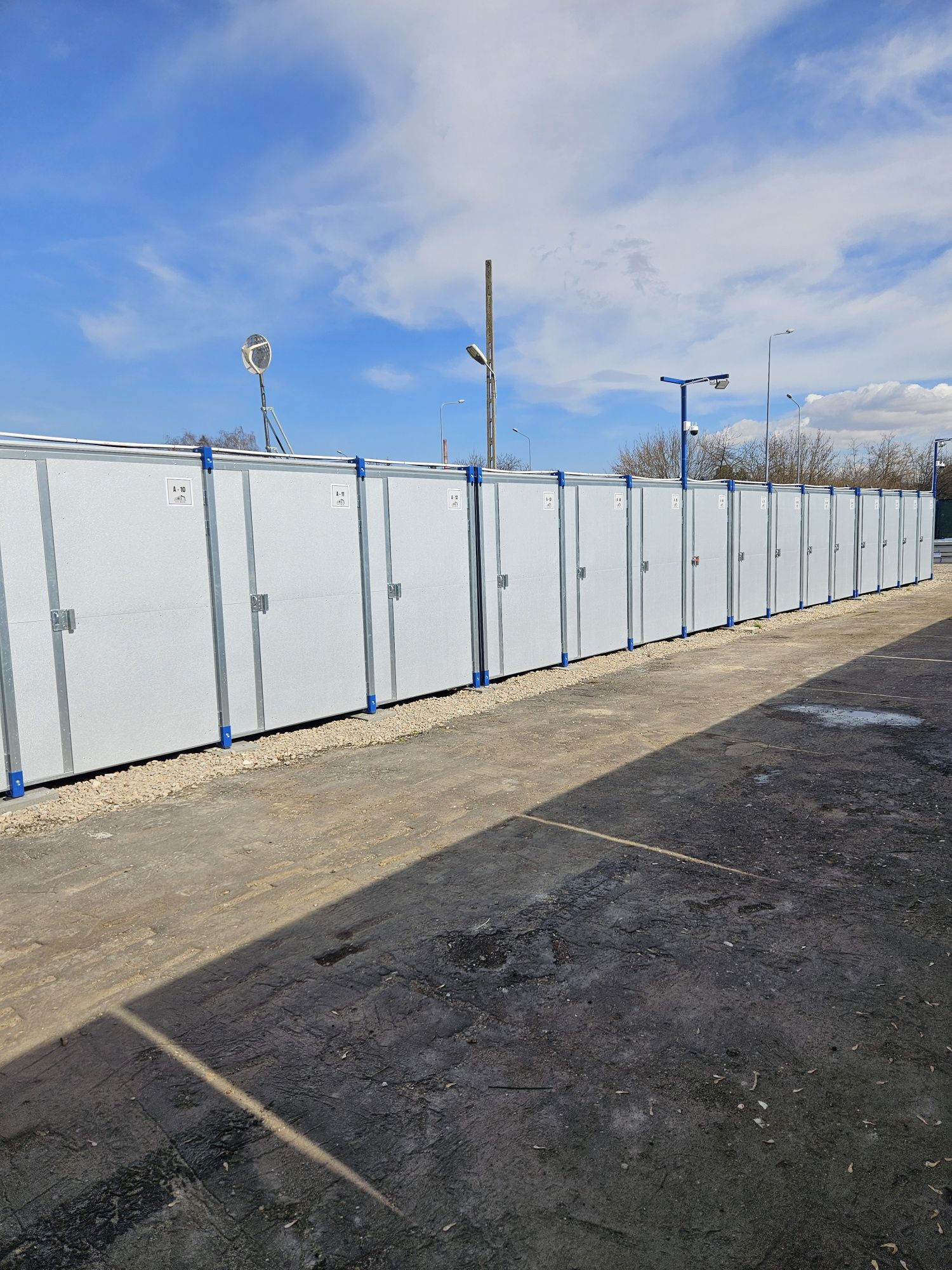 Magazyny samoobsługowe self-storage 24/7
