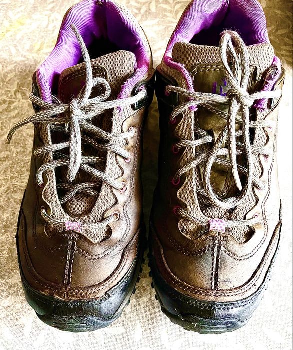 Фірменні кросівки 39- й продаю по ненадобності