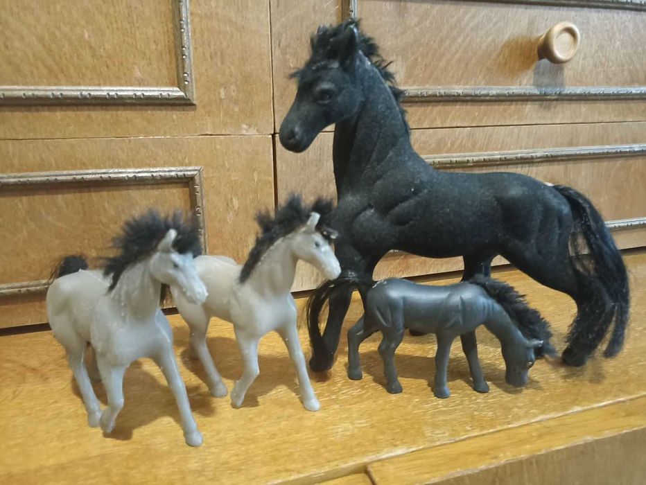 лошадки набор разные