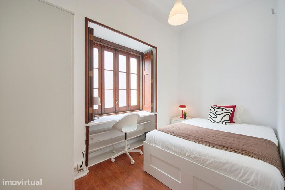 768671 - Quarto com cama de casal em...
