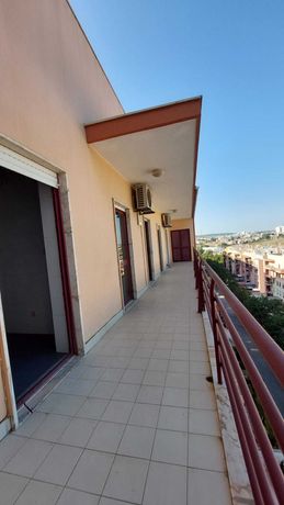 Apartamento T2 para arrendar com espetacular vista sobre o rio Tejo