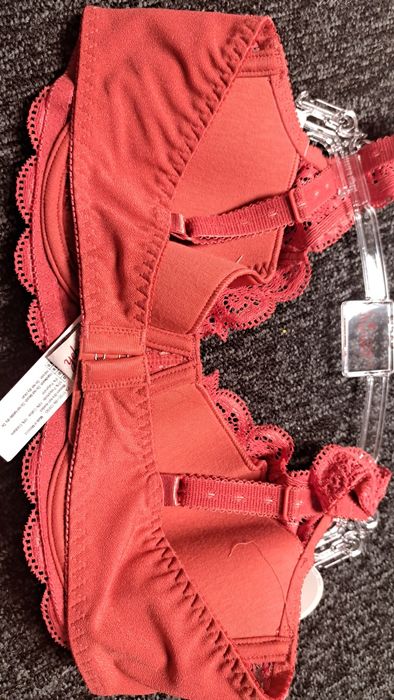 Biustonosz triumph w rozmiarze 85B, amourette 300 whp koralowy