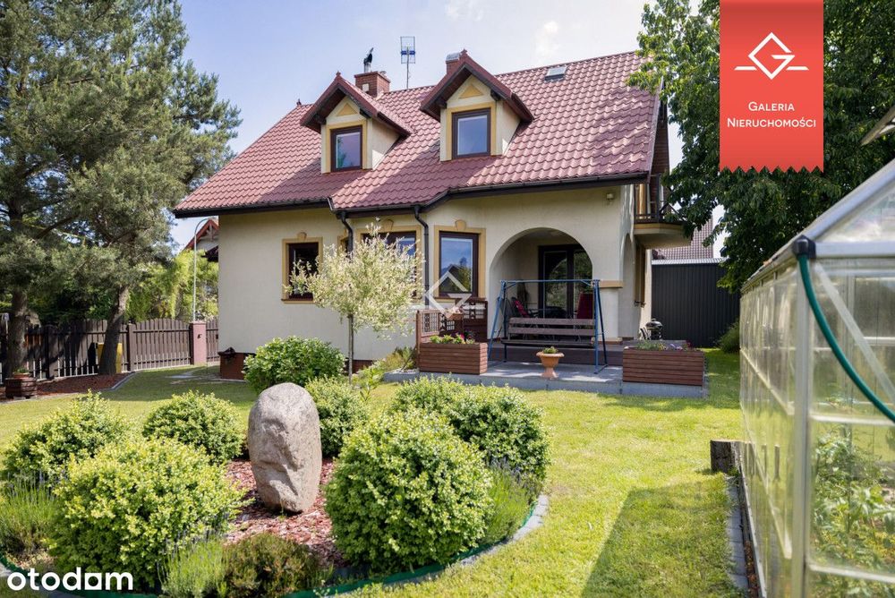 Dom 3-kondygnacyjny w Borkowie z zadbanym ogrodem