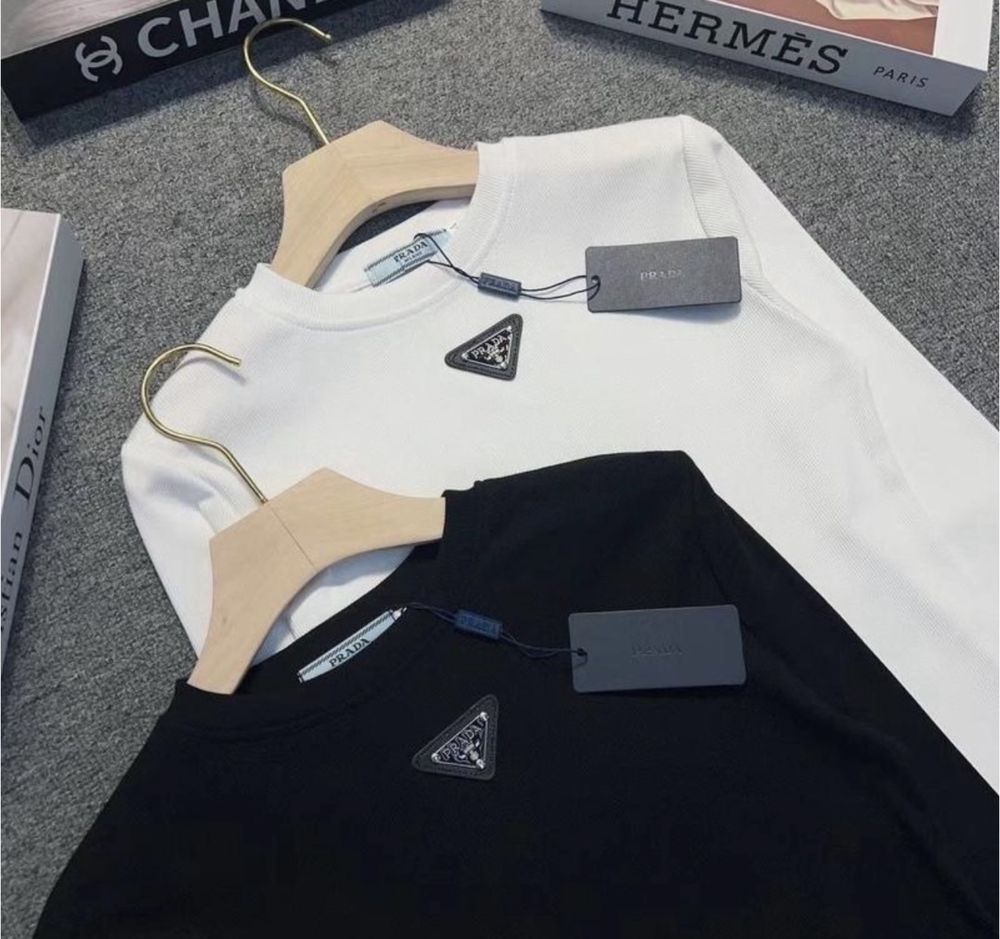 Лонглслів кофта в рубчик білий чорний Прада Prada Xs S M L