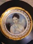 Talerz porcelana z Chodzieży PRL wintage dziewczyna z gołąbkiem