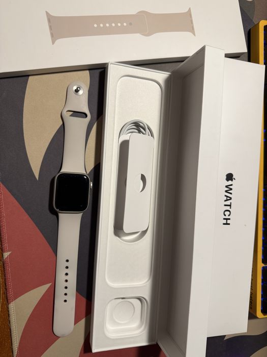 Продам Apple watch se2 40 mm