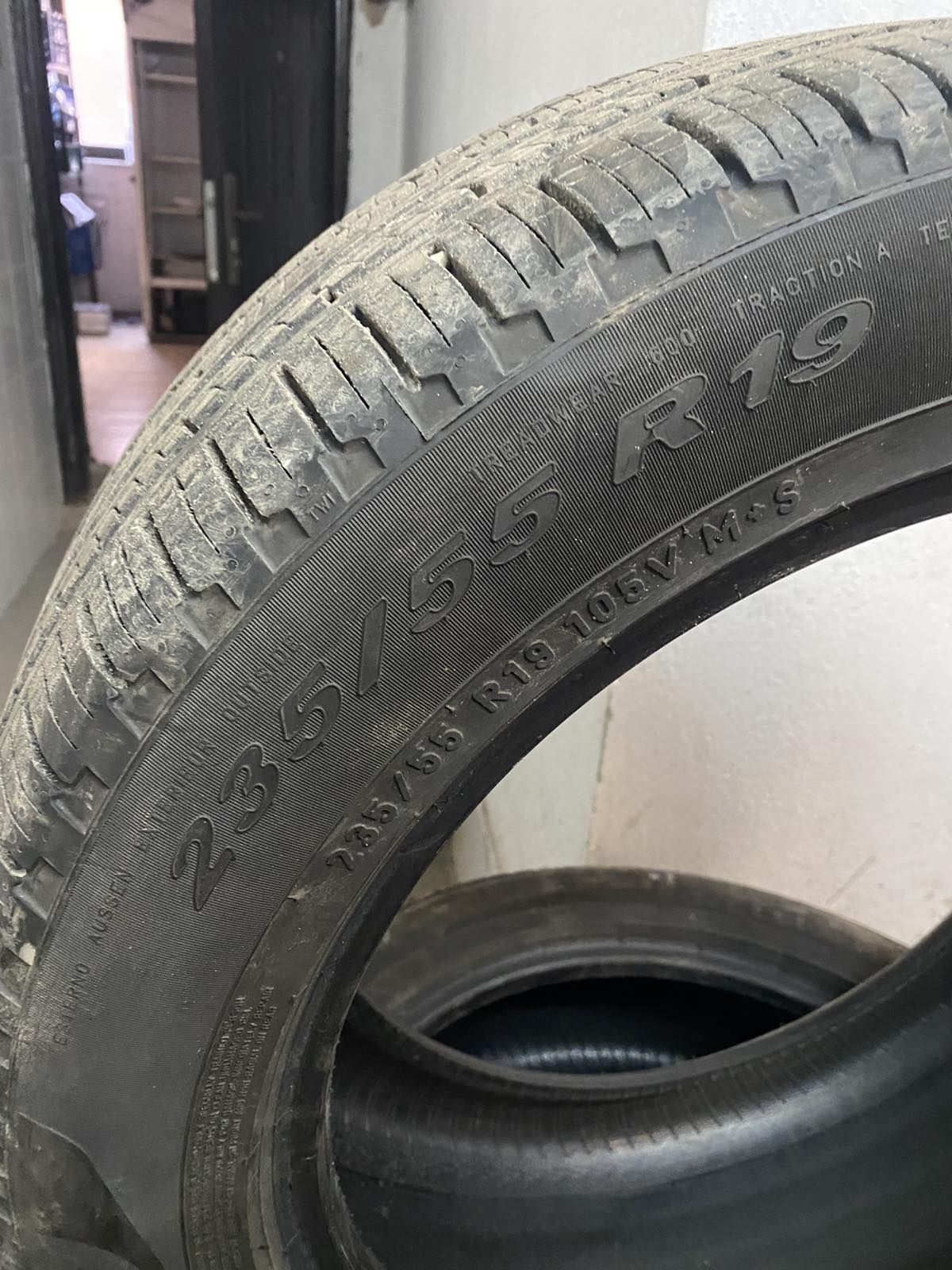 Всесезонные шини Pirelli 235/55 R19