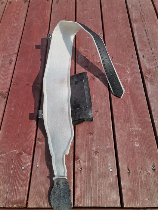 Pas biodrowy z pokrowcem na lampe