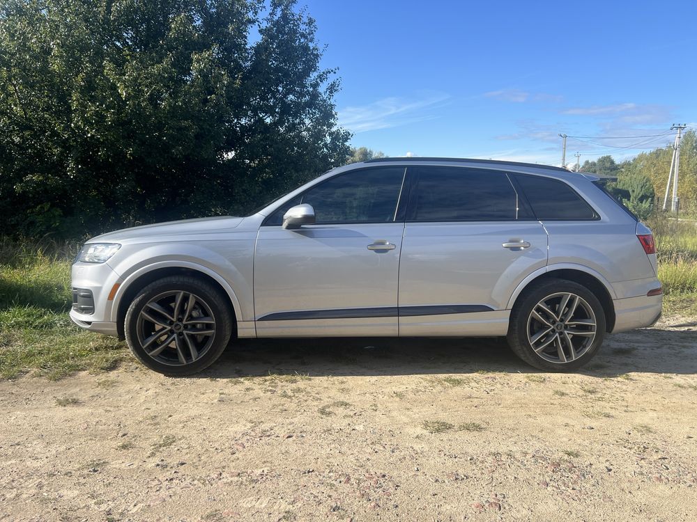 Продаж  Audi Q7 ,