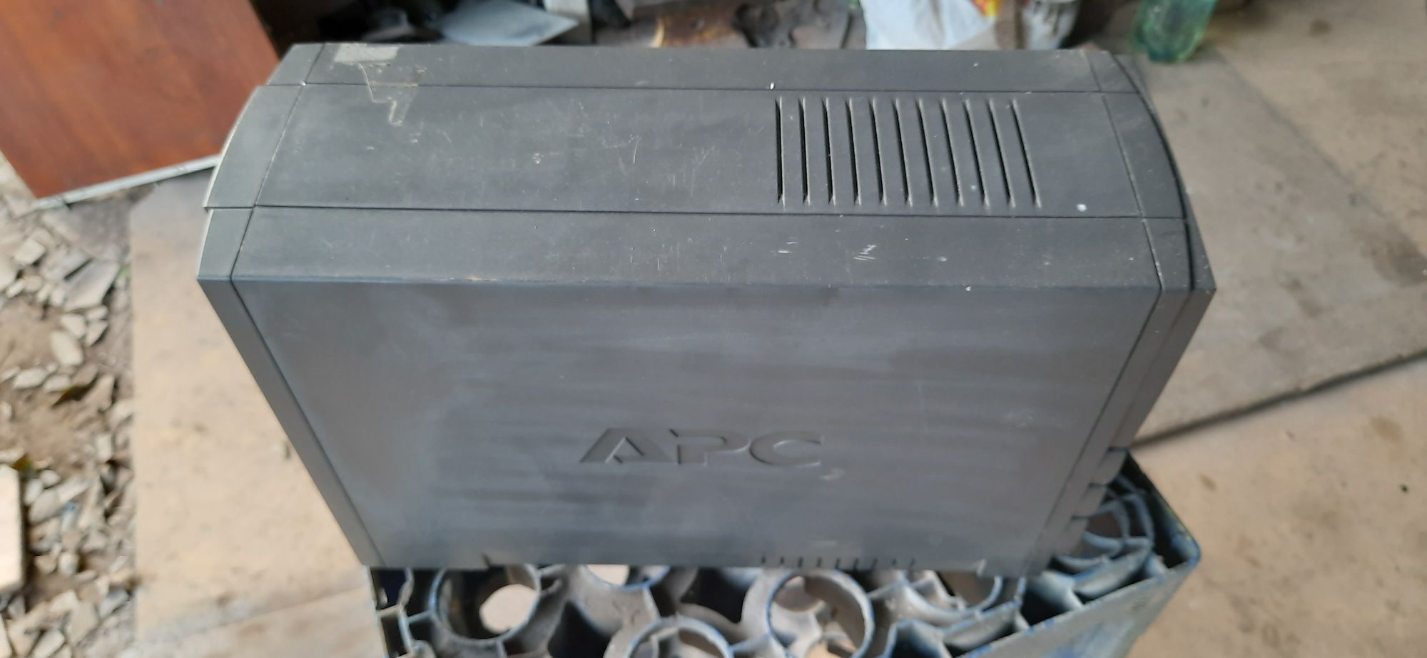 Back ups RS 1100 APC безперебійник
