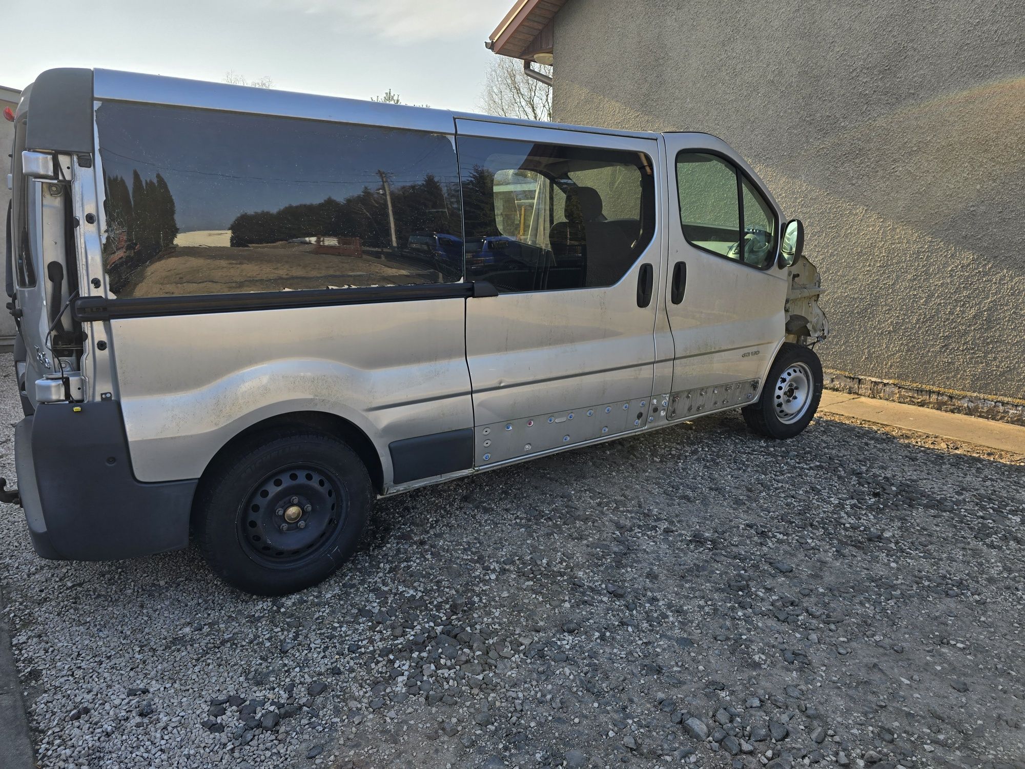 Puste nadwozie  renault trafic vivaro primastar