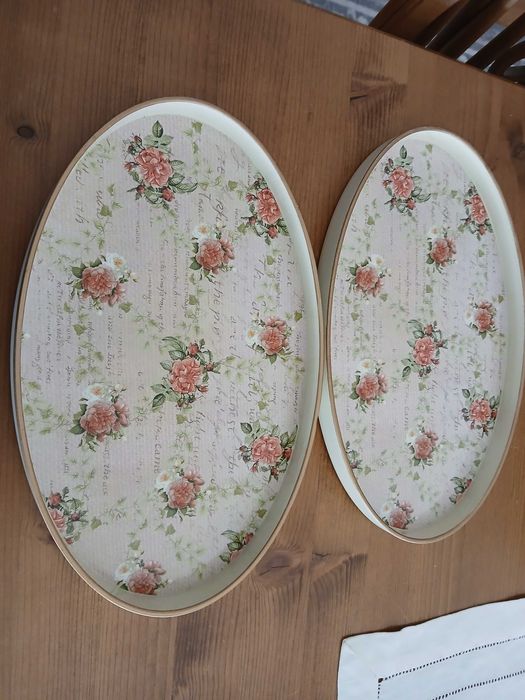 2 pequenos tabuleiros novos