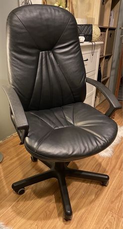 Fotel biurowy czarny