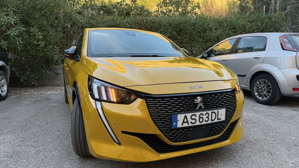Peugeot 208 1.2 PureTech GT EAT8