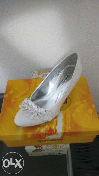 Czolenka szpilki białe 37 - ślubne