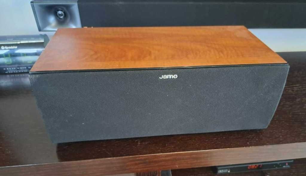 Kolumny Zestaw kina domowego 5.1 (JAMO S606 + subwoofer)