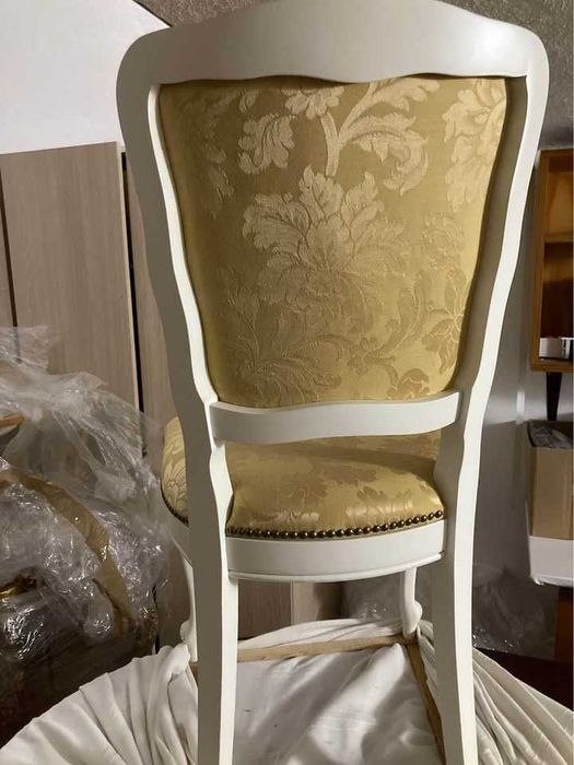 Cadeiras estofadas novas brancas