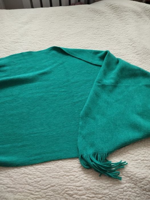 Zestaw czapka i duży szalik z frędzlami