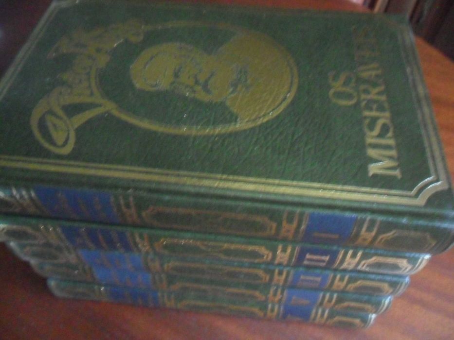 "Os Miseráveis" de Victor Hugo - 5 Volumes