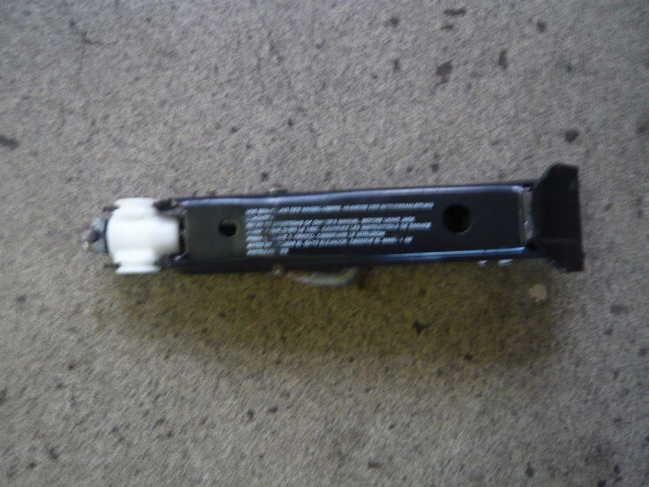 Podnośnik lewarek 90135101 Opel Corsa B