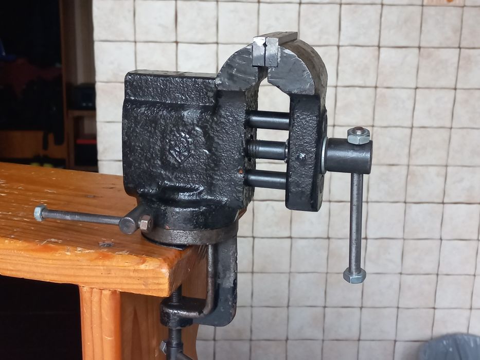 Тиски поворотные  слесарные 60 мм СССР