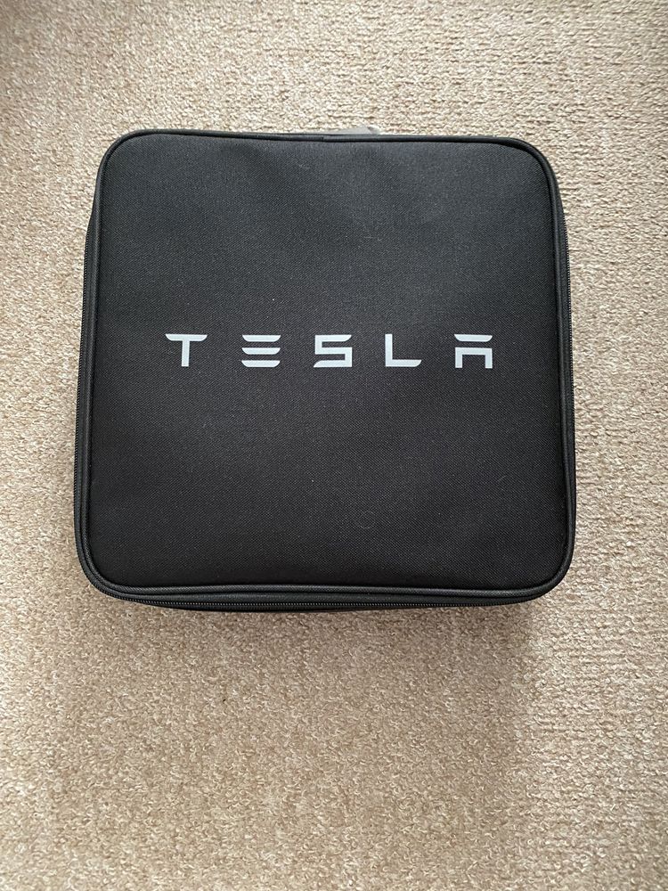 Carregador móvel Tesla