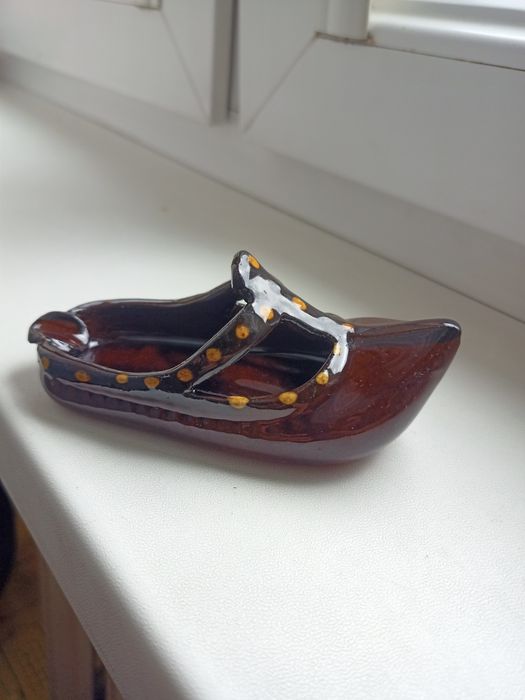 Popielniczka But PRL ceramiczna , szkliwiona stan bardzo dobry WARTO!!