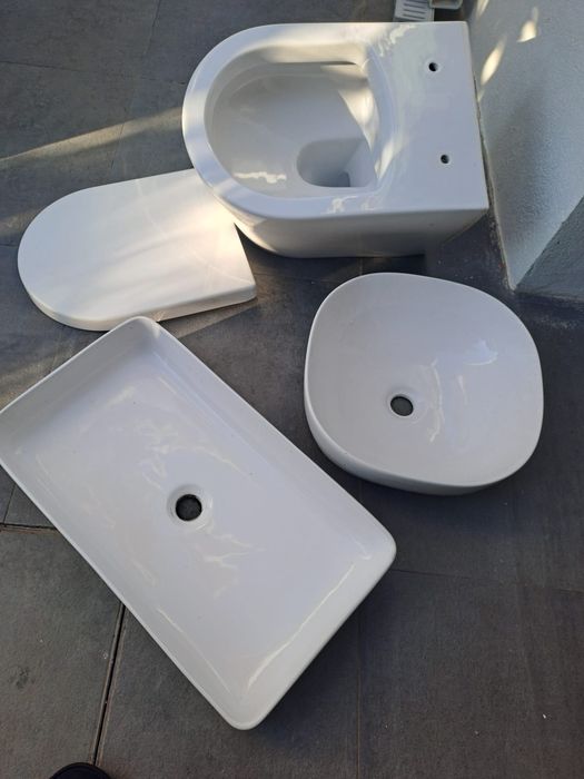 Sanita suspensa com tampa