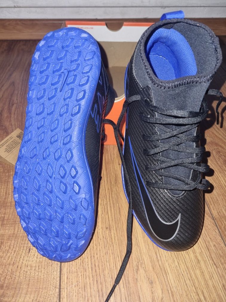 Nowe, Nike, buty piłkarskie, korki, turfy r. 38
