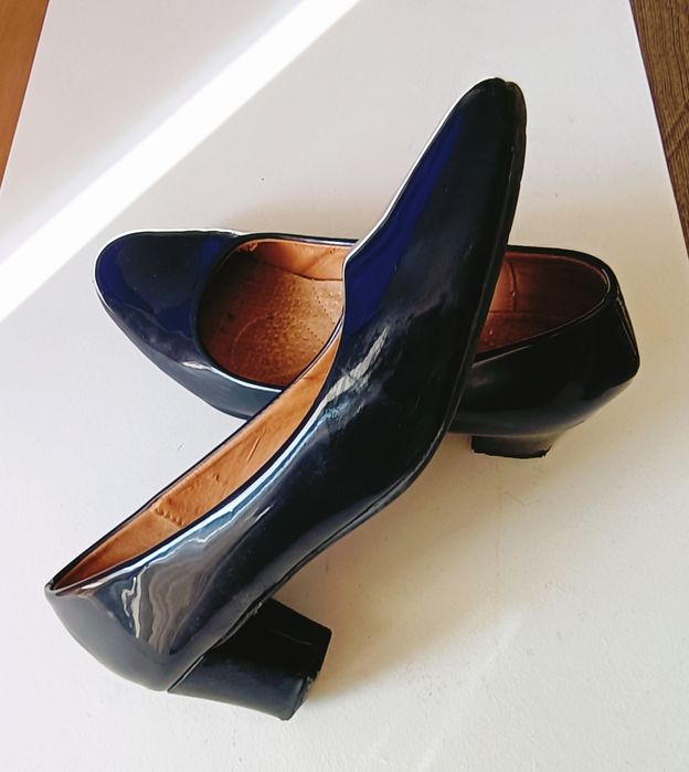 Sapatos azuis verniz