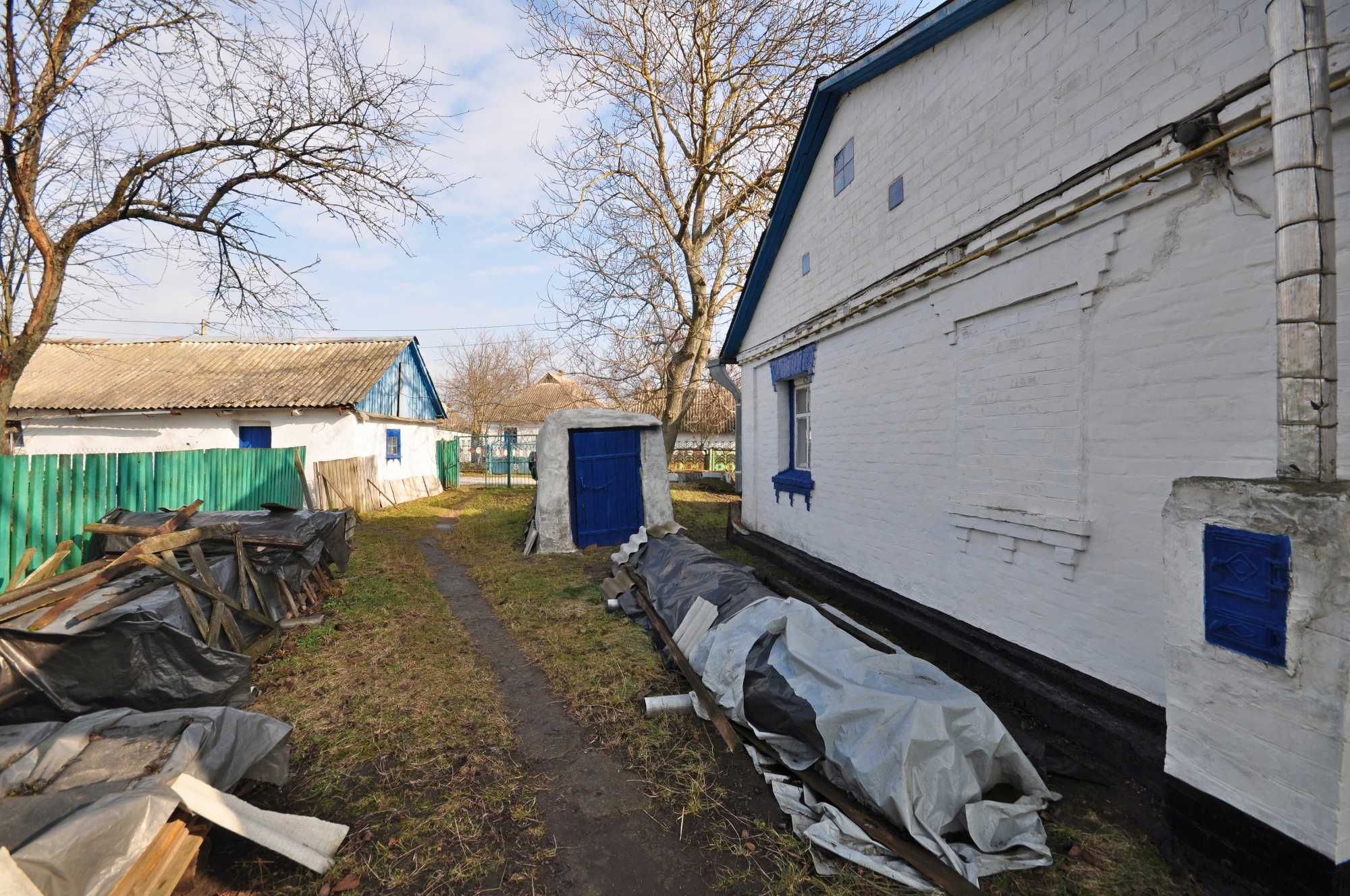 Половина будинку в с. Городище, 200 м до річки!