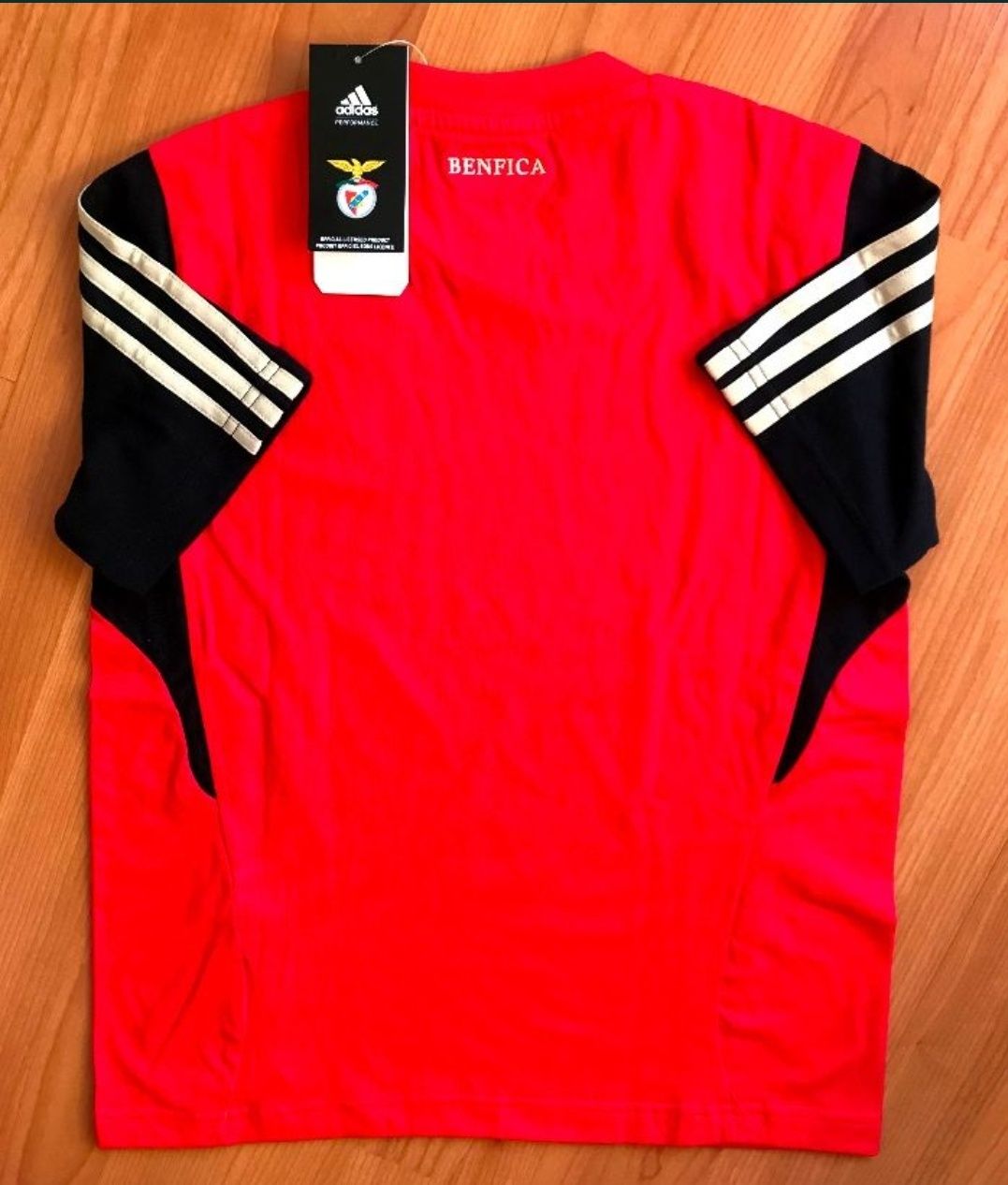 Camisola/ T-Shirt do Sport Lisboa e Benfica (SLB)

• Tamanho disp