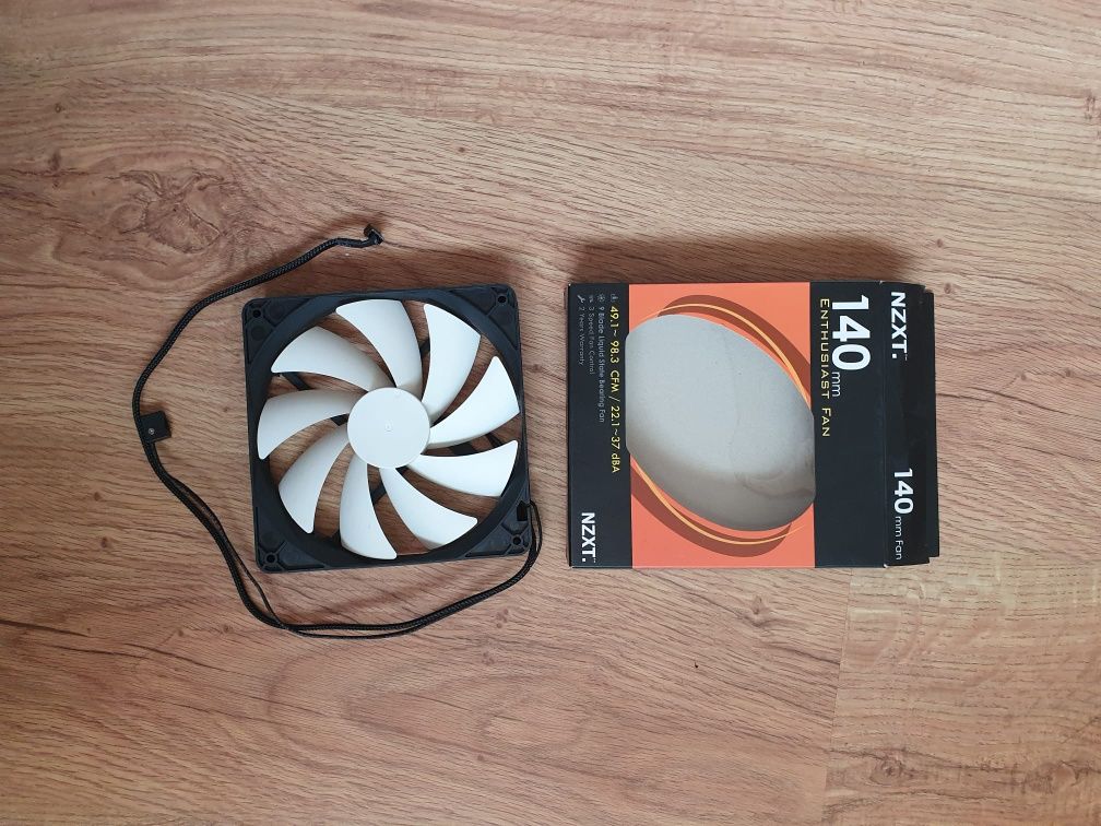 Controlador NZXT Sentry 3 e ventoinhas