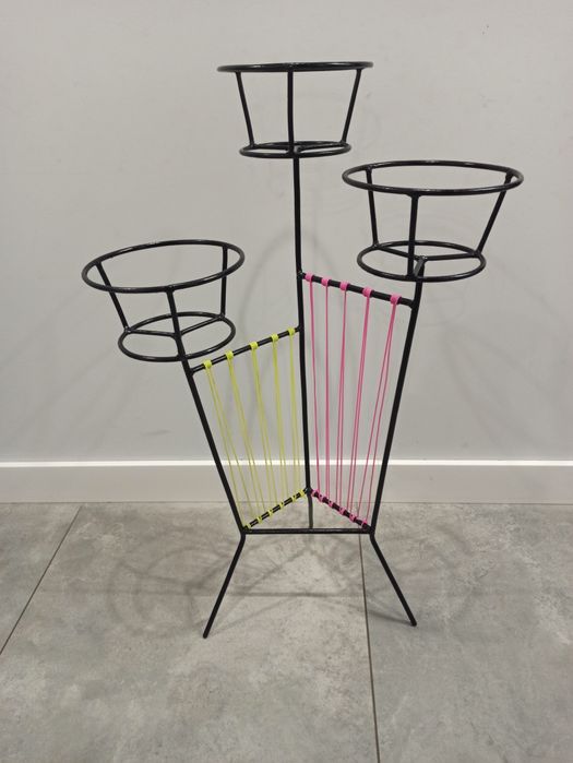 Kwietnik metalowy żyłkowy narożny PRL