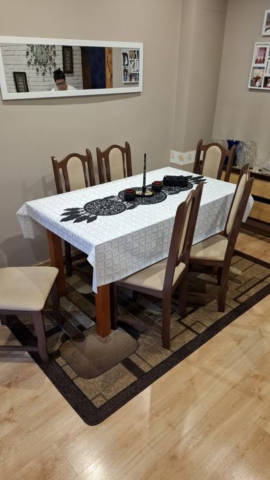 Stół jadalny z 6 krzeseł