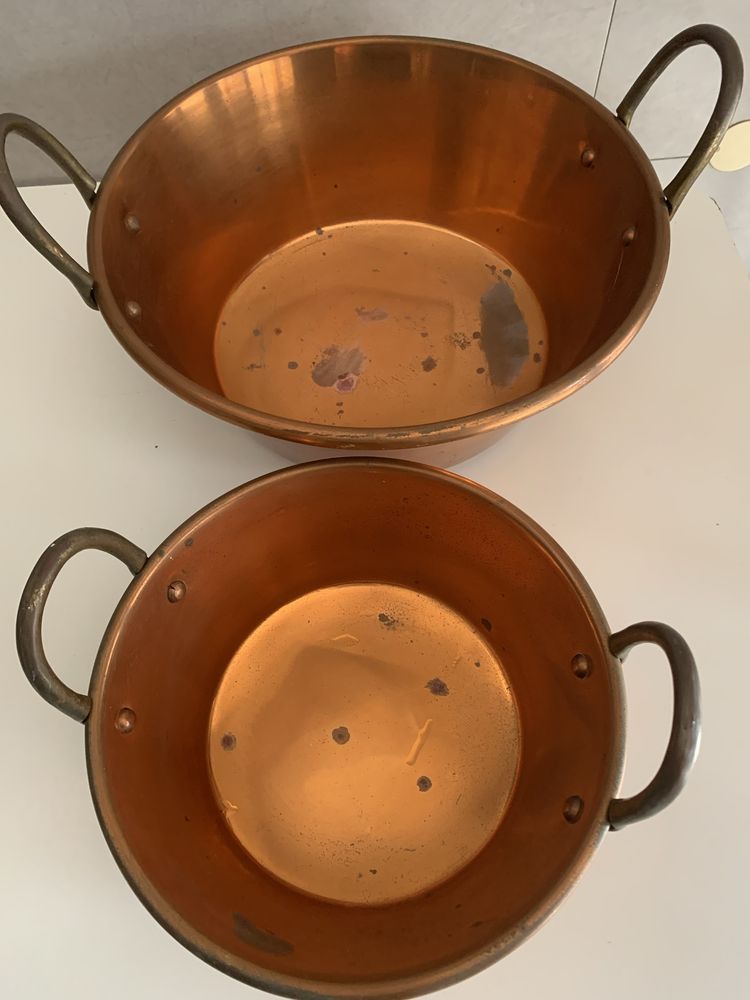 Dois tachos de cobre