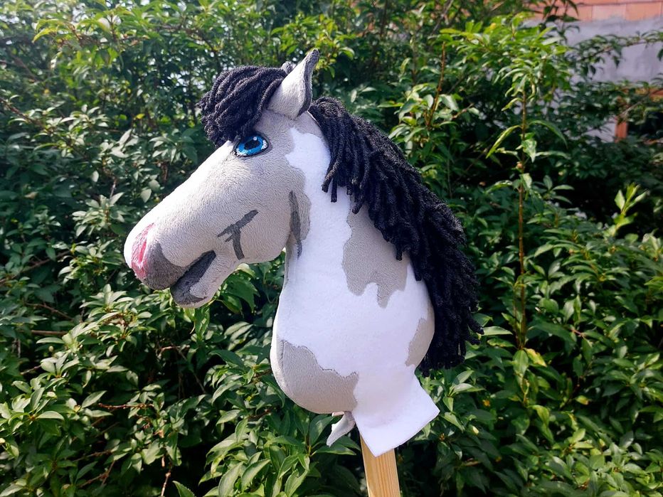Szary Hobby Horse