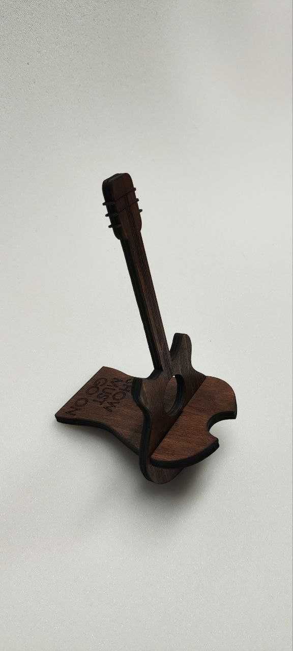 Подставка для телефона смартфона деревянная настольная гитара, Дерево