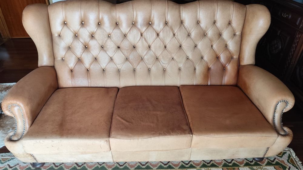Conjunto sofás em couro