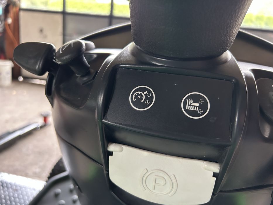 Kosiarka traktorek Viking MT 6127 23KM Kosz hydro 2 cylindry