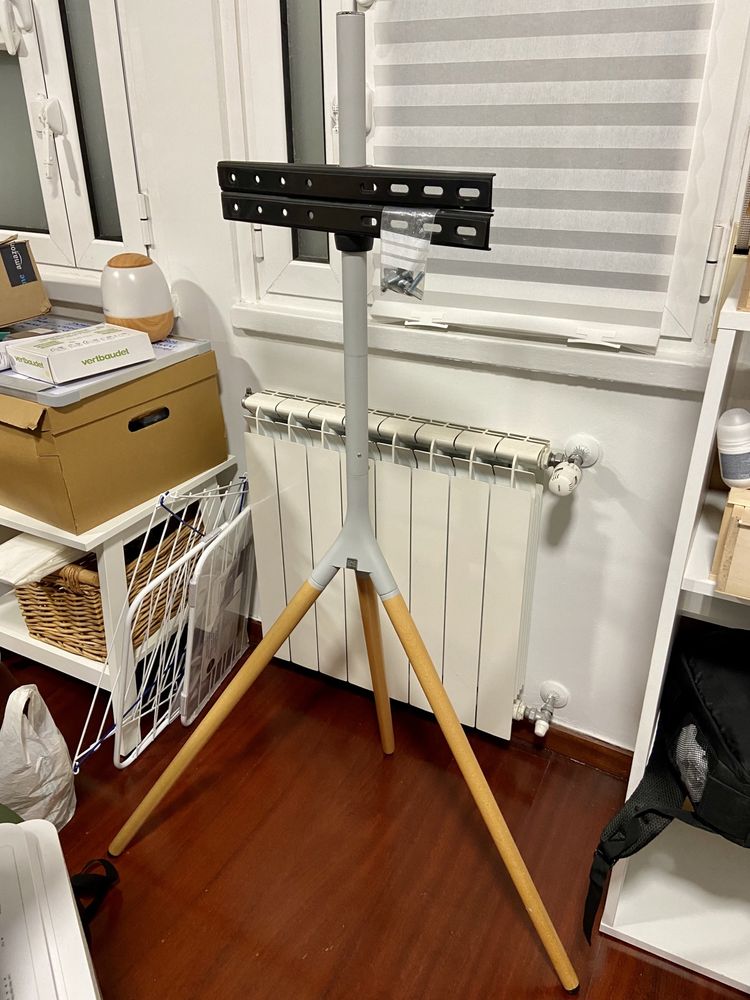 Suporte TV - Tripod Universal TV Stand WM 7472 - marca One for All