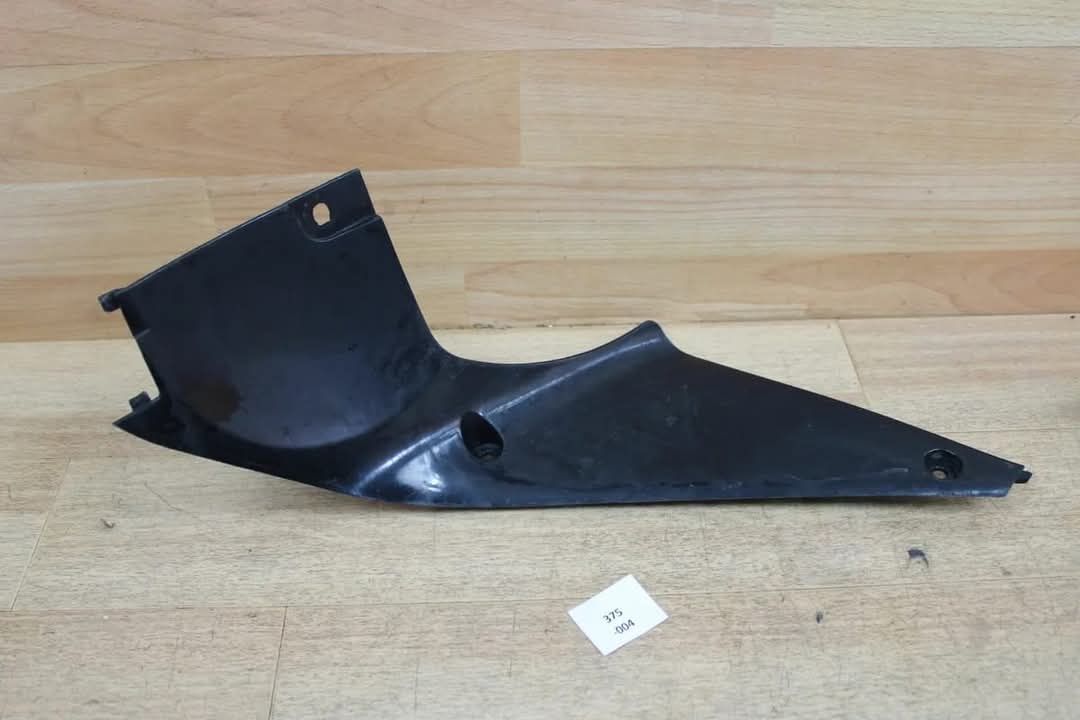 wypełnienie/ Osłona wewnętrzna prawa Yamaha YZF-R1 RN12 04-06
