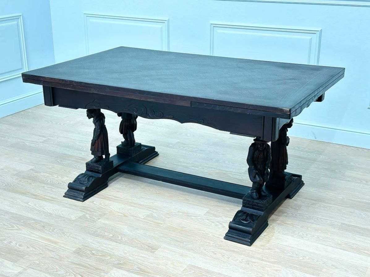 Антикварний стіл у стилі Бретон