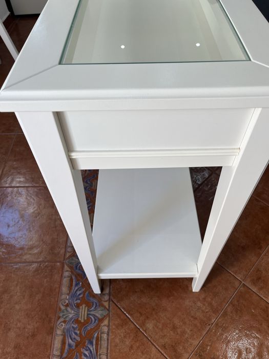 Consola branca com tampo em vidro