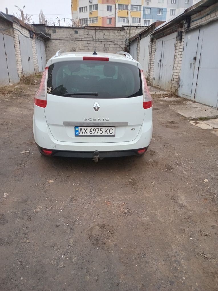 Продам АВТОМОБИЛЬ РеноГран Ценик.
