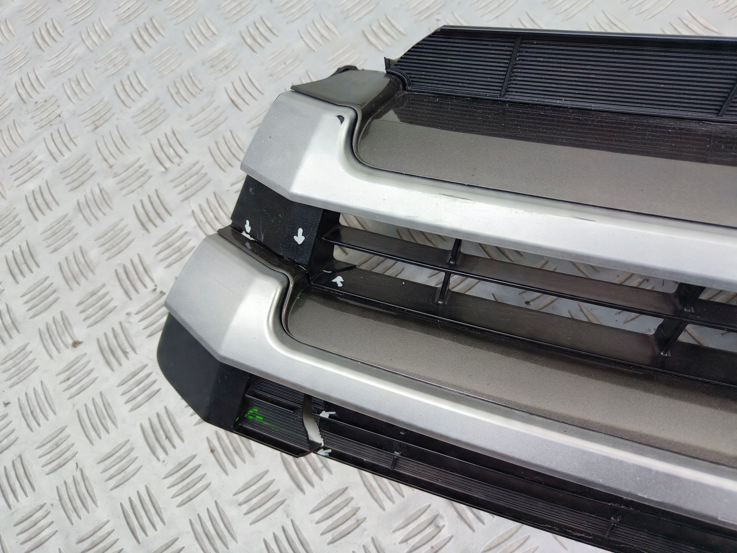 Toyota Highlander Grill Atrapa przód Znaczek pod Radar Usa