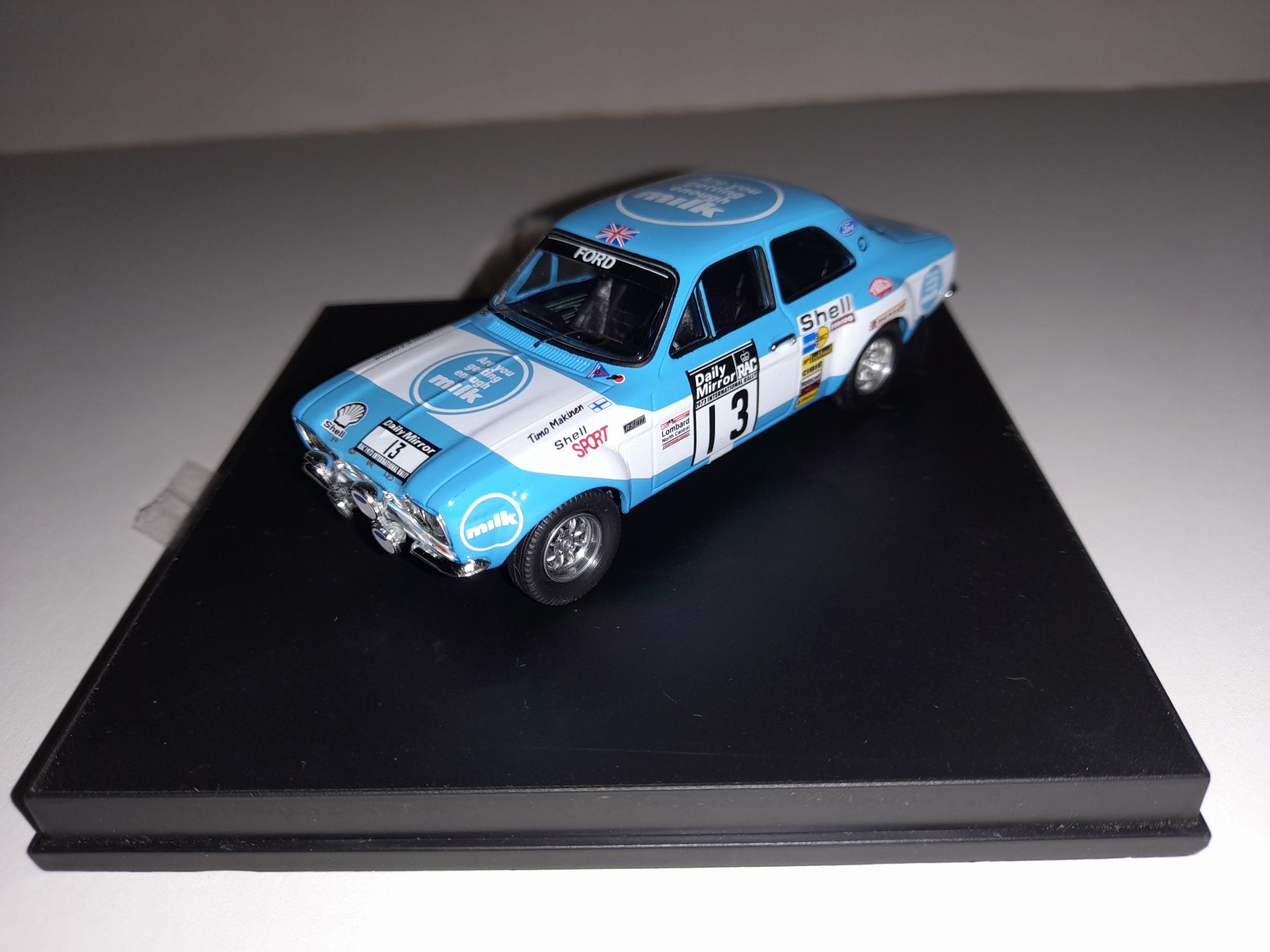 Miniatura Troféu 1/43 Ford Escort T. Makinen vencedor do Rali Rac 1973
